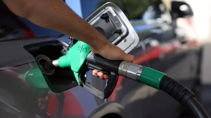 INDONESIA FUEL PRICE ANOTHER RAISE Editorial Stock Image - Image of ... Daftar Harga BBM yang Turun di Seluruh SPBU RI, Berlaku 29 Agustus